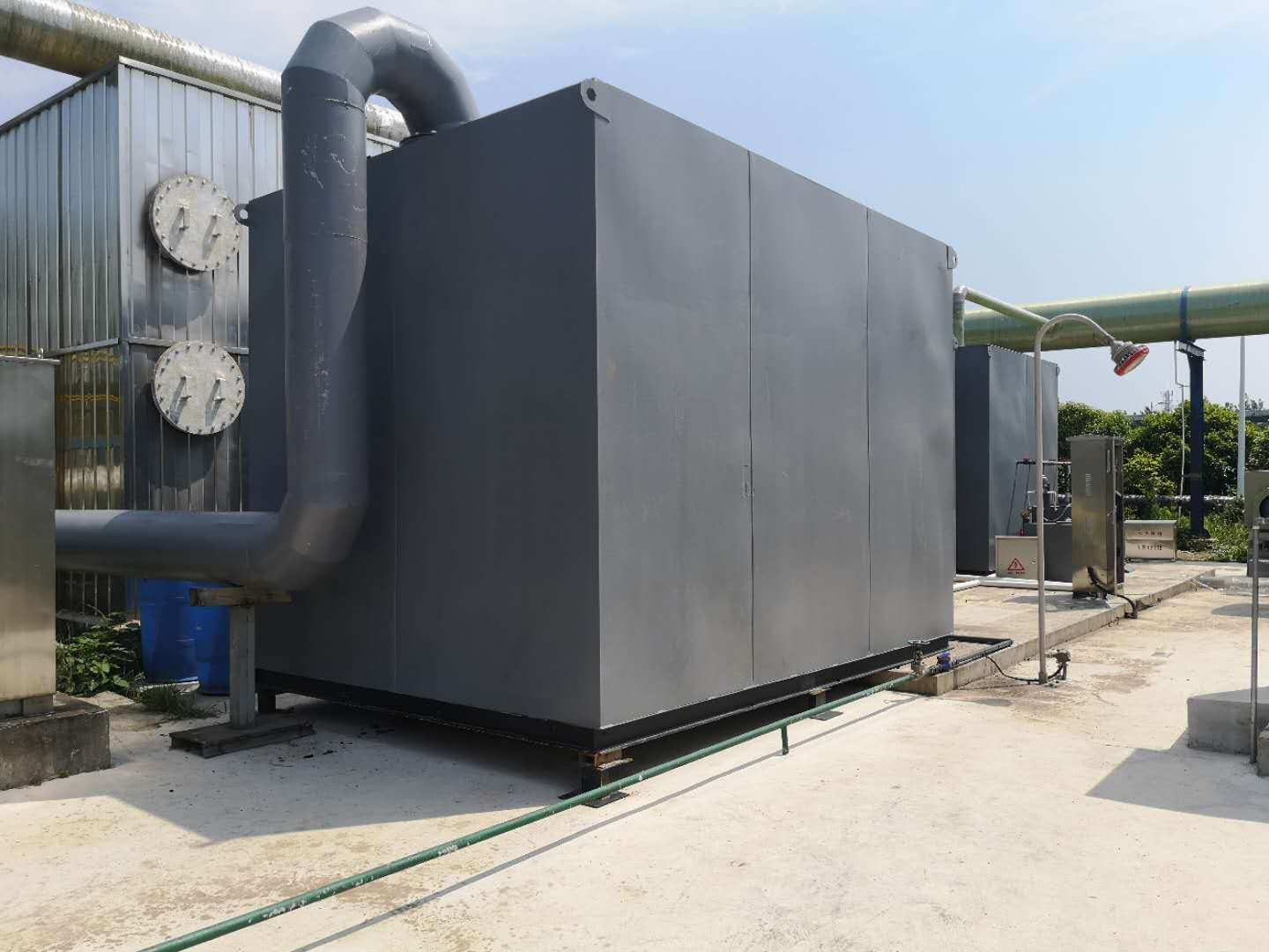 1-200F2223J61b.jpg 1-200F2223J61b.jpg